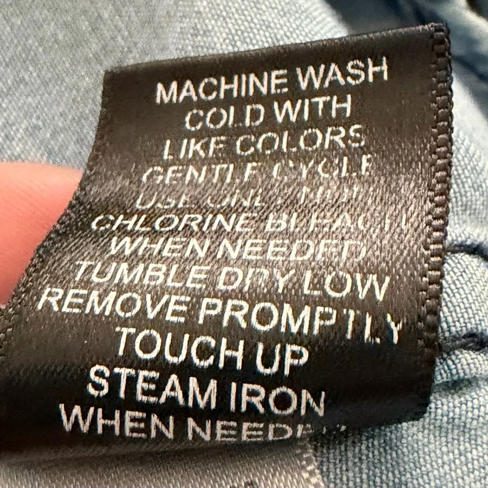 Torrid Light Wash Chambray Button Down Shirt Size 3 - Picture 5 of 7